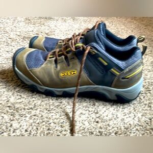 Keen men’s hiking shoes